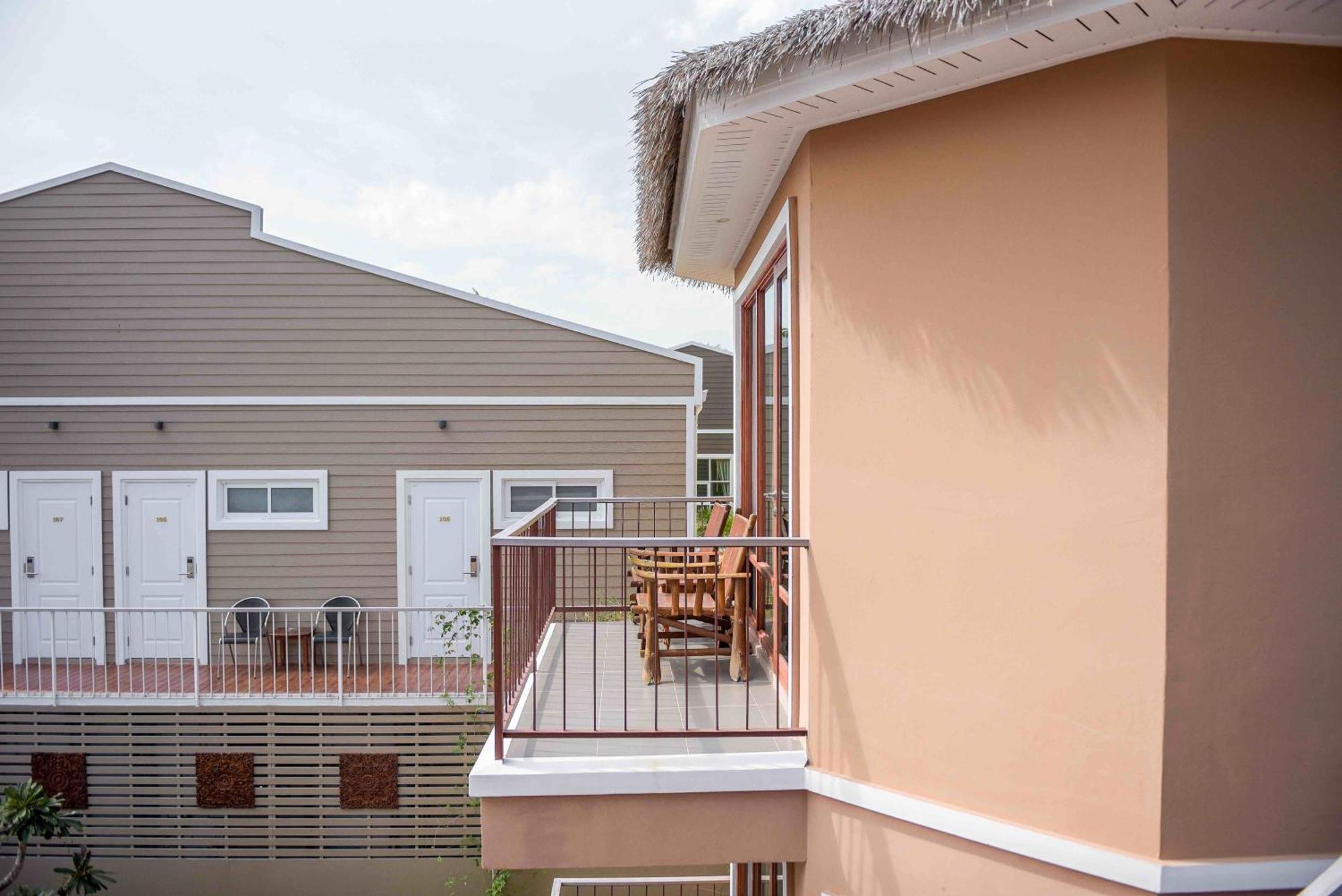 Seaman Resort Haad Chao Samran Exteriör bild